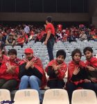 عکس) + عکس یادگاری دختران پرسپولیسی که با گریم به ورزشگاه رفتند (